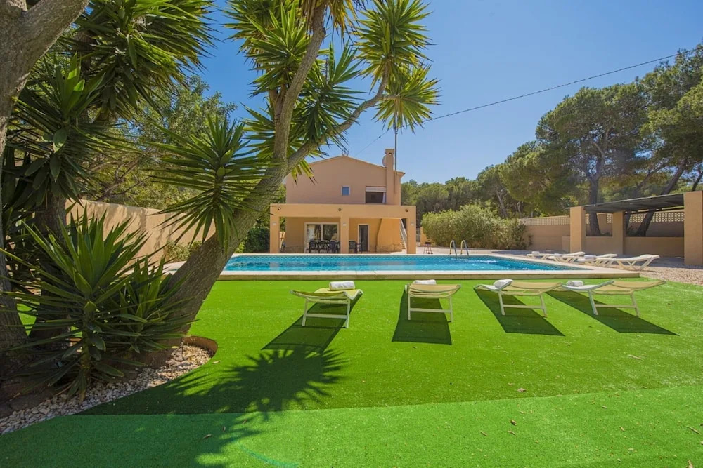 Villa - 7 Bedrooms with Pool - 104989