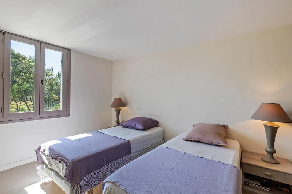 Villa With 5 Bedrooms in L'isle-sur-la-sorgue, With Private Pool, Furn