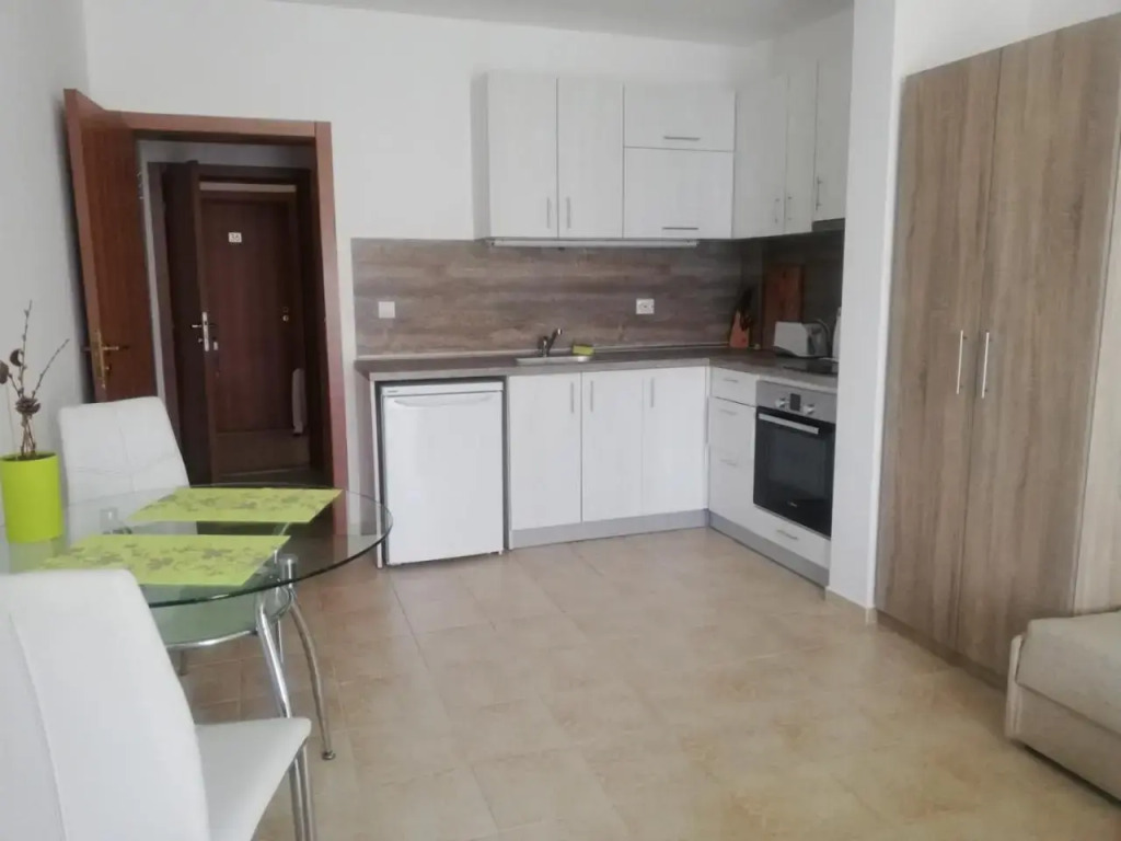 Palm Marina Apartment Complex