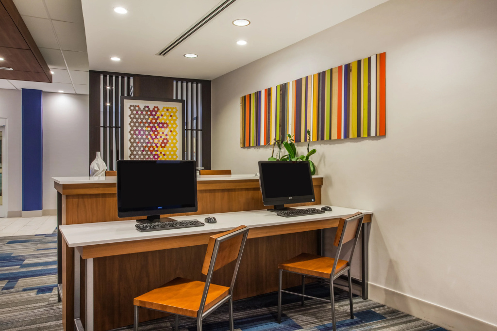 Holiday Inn Express & Suites Lexington Park-California by IHG