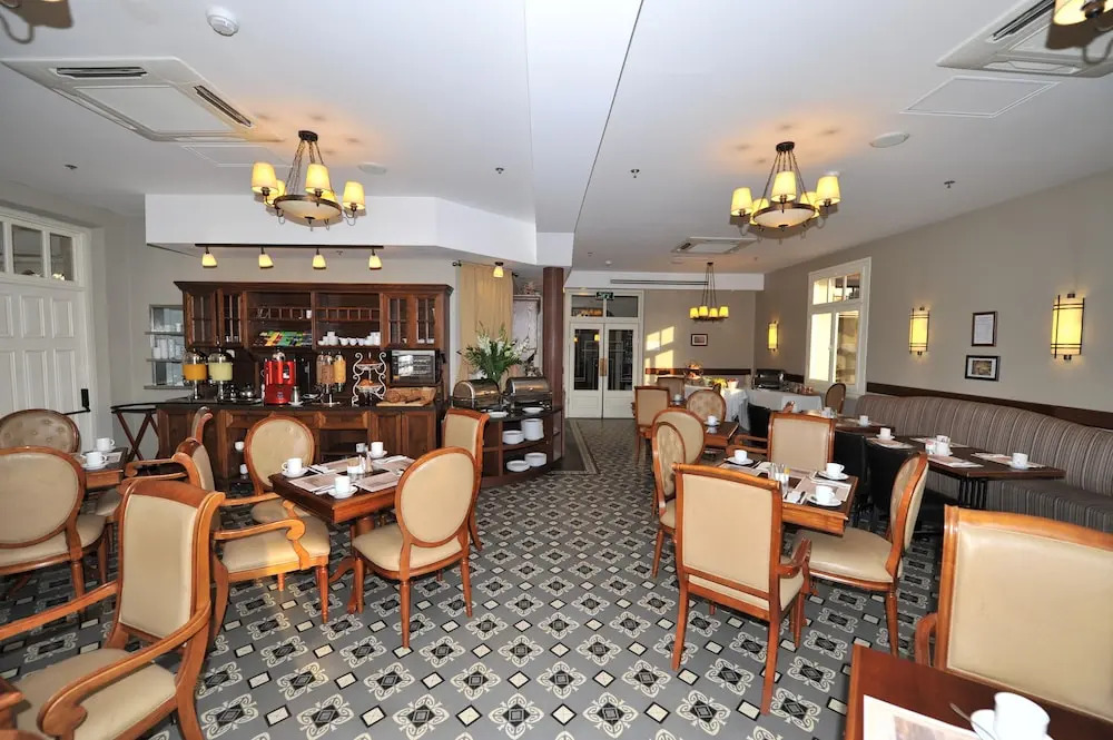 The Colony Hotel