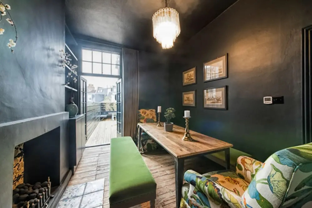 3 Bedroom Apartment with 2 Roof Terraces Sleeps 6 in Fulham
