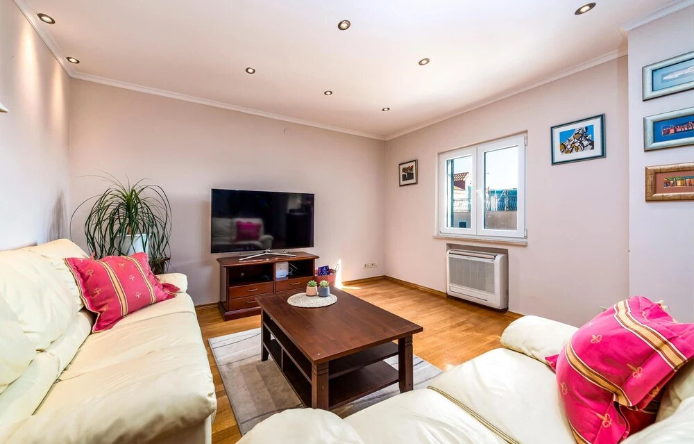 Amazing Home in Mlini-brasina With 4 Bedrooms, Wifi and Outdoor Swimming Pool
