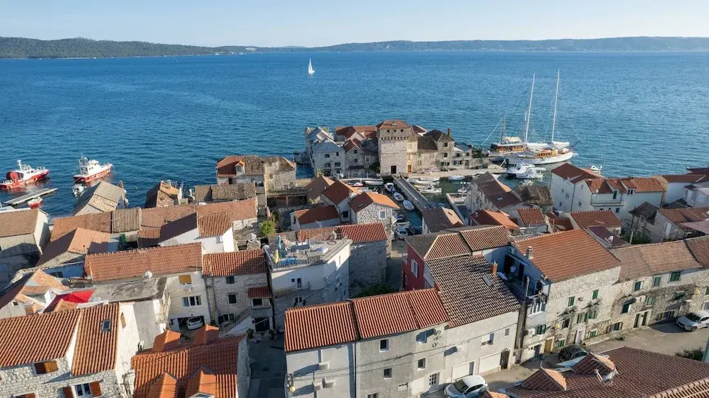 Kastel Gomilica Cozy and Stylish Apartments near the Sea