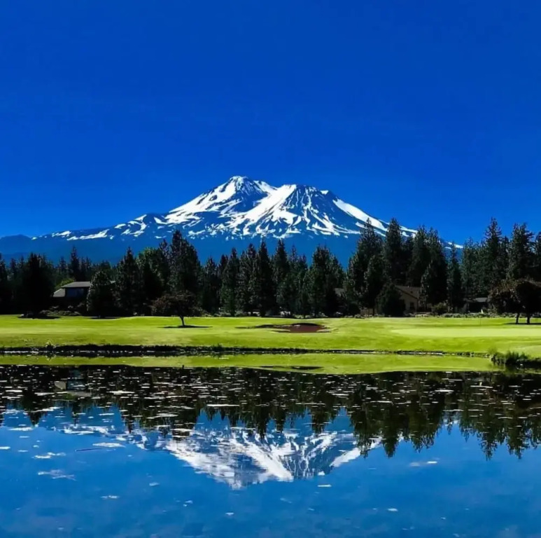Lake Shastina Golf Resort