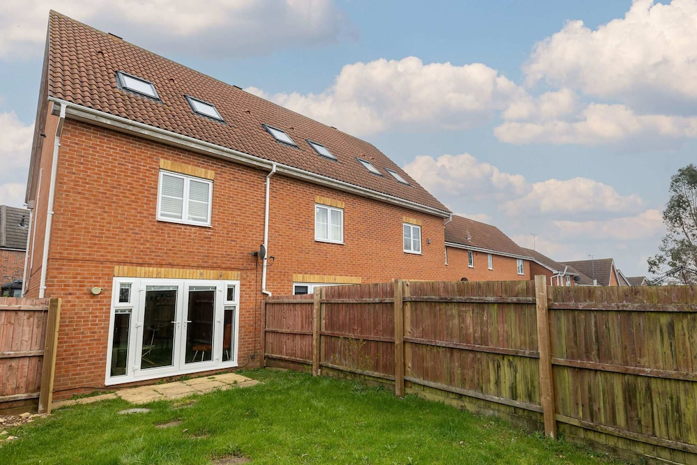 Host Stay Bluebell Close
