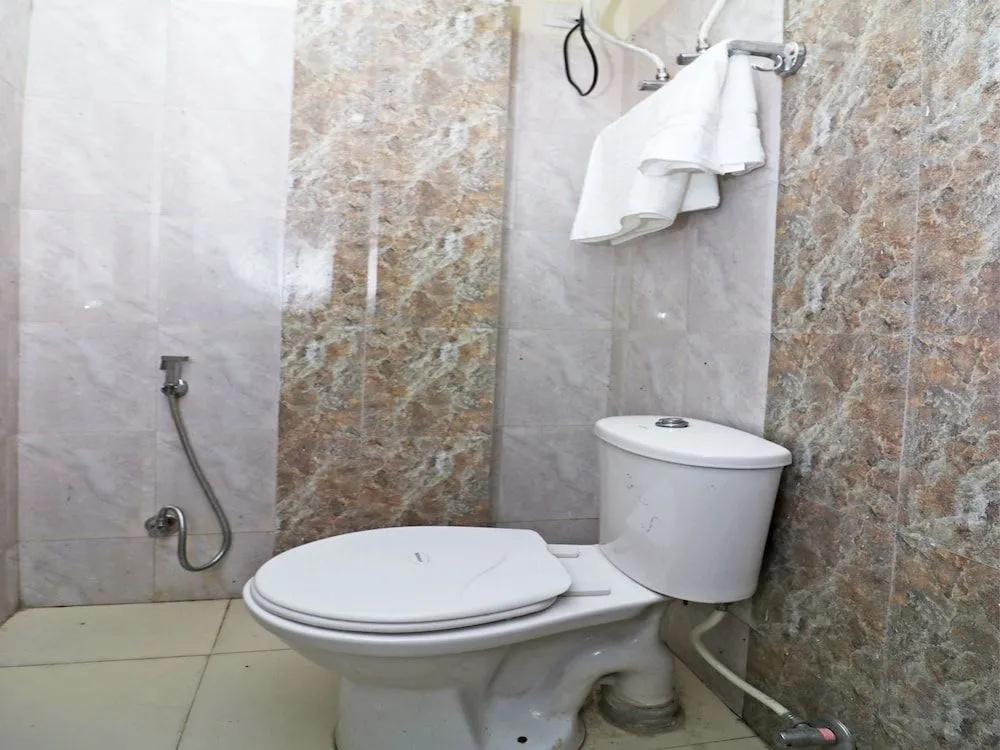 OYO Flagship 26583 Hotel Kohinoor Plaza