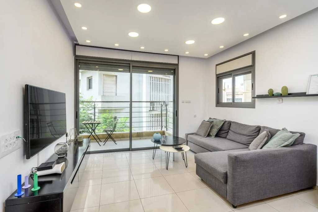 Very nice 1 BDR apartment 2 min from the beach !