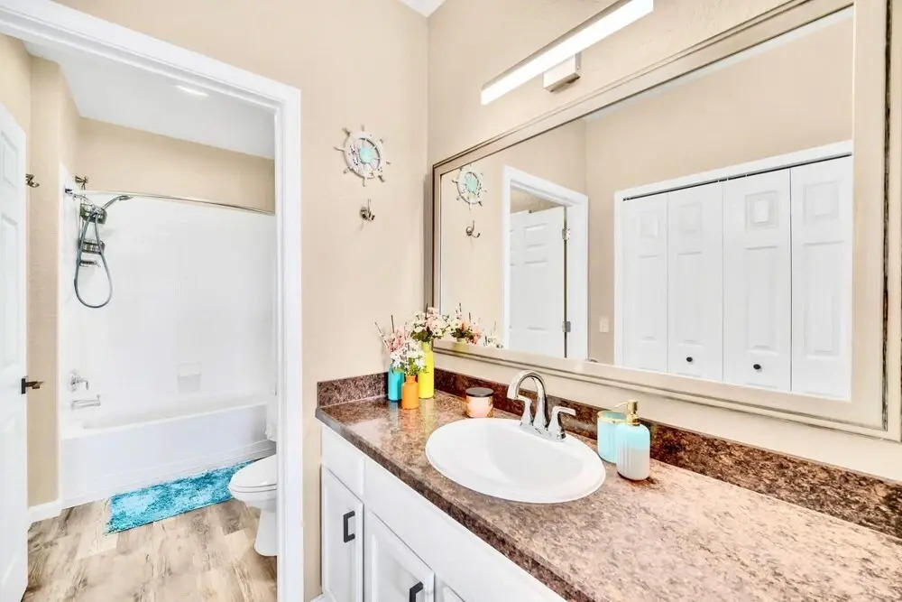 Spacious 2BR Condo Near Disney