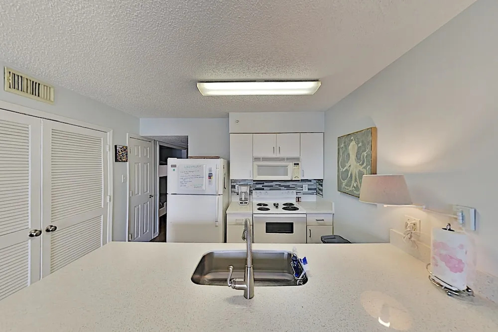 Gulf-front Getaway W/ Pools & Private Balcony 1 Bedroom Condo