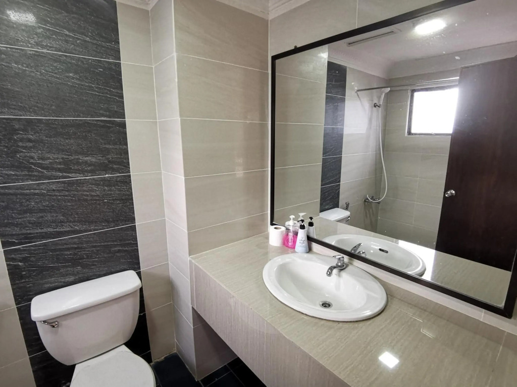 KK 5 Bedrooms Penthouse 3 Bedrooms Apartment Marina Court Resort Condominium