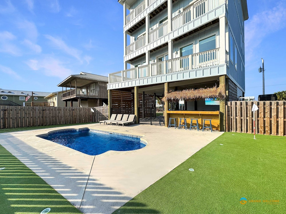 8 Bed 9 Bath Private Pool Grill Walk to Beach