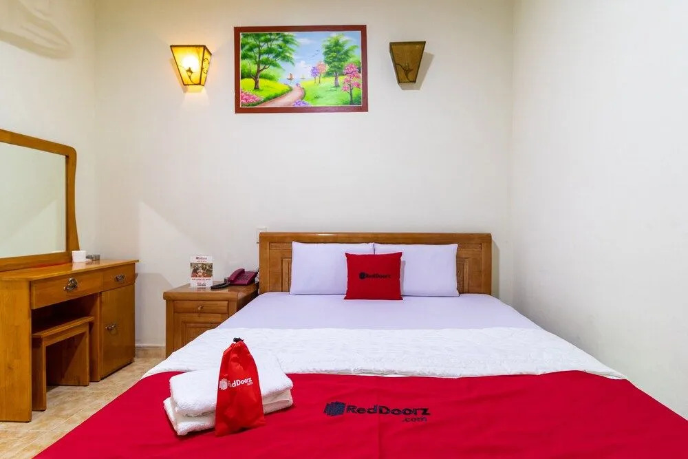 RedDoorz near Lotte Cinema Cong Hoa