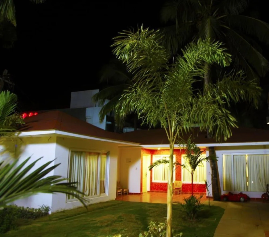 Paparazzi Resort