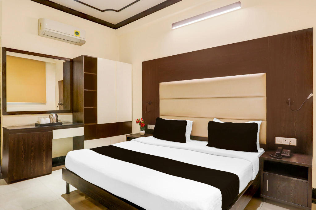 Super Townhouse Sushant Lok Phase 1 Formerly Hotel Neven