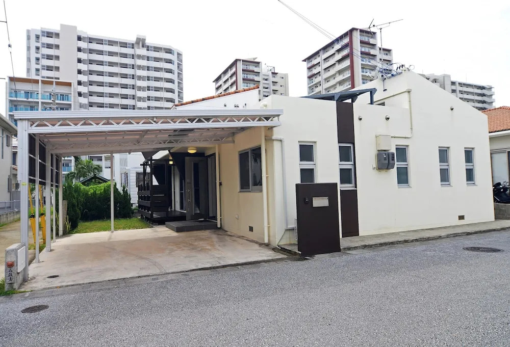 909 House