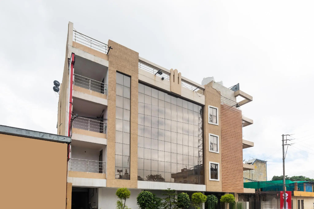 OYO 45905 Prince Palace