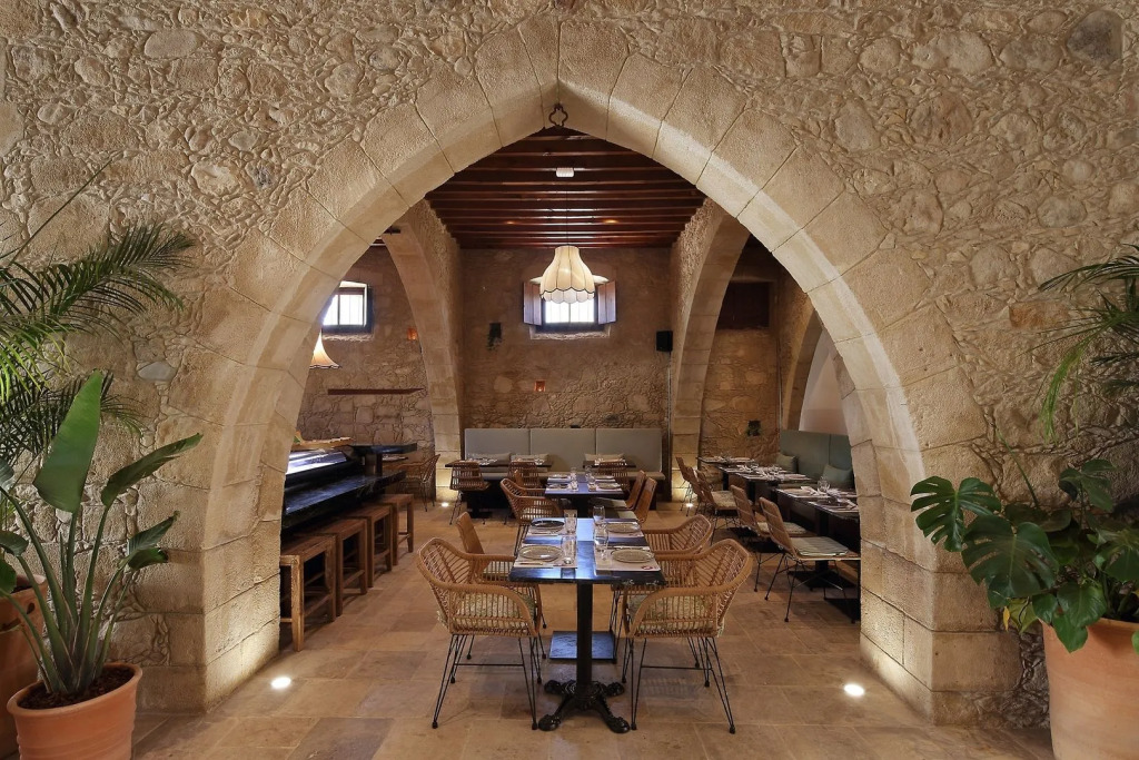 Polis 1907 by Louis Hotels