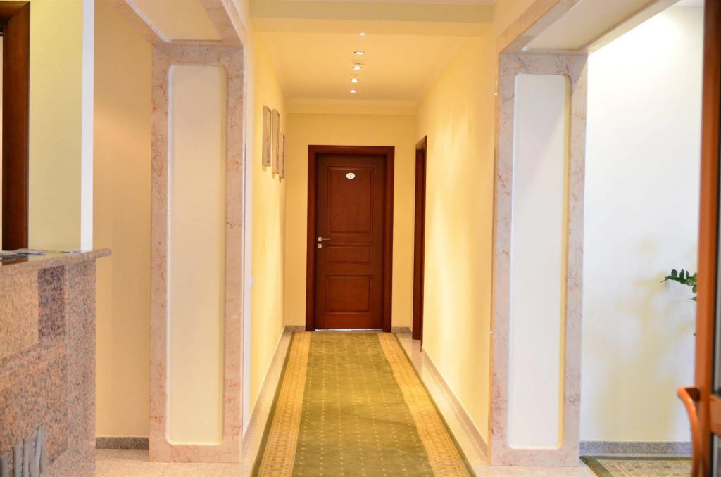 Platinum Hotel