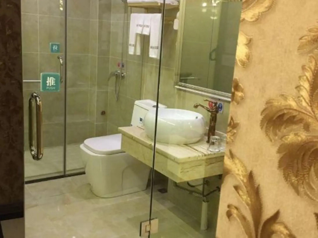 Li Jing Holiday Inn
