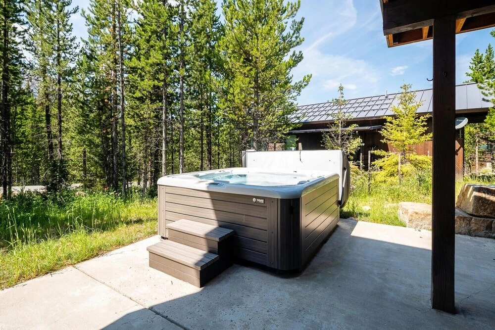 27 Lake Cabin 3 Bedroom Home by Moonlight Basin Lodging