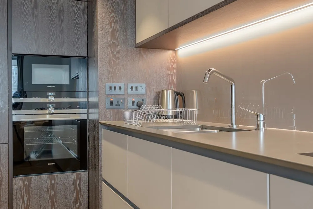 Incredible 1 Bedroom Penthouse with Balcony in Battersea