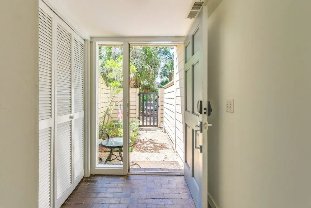 Golf Course Views & Beach Access: Shipyard Villa