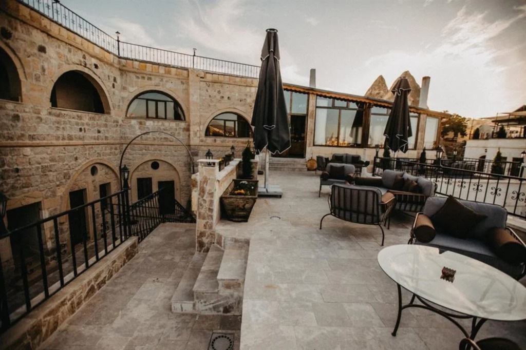Kismet Cave Mansion