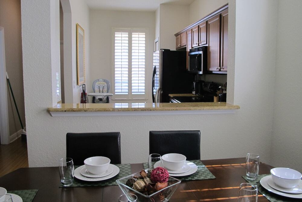4 Br Townhome Sleeps 9