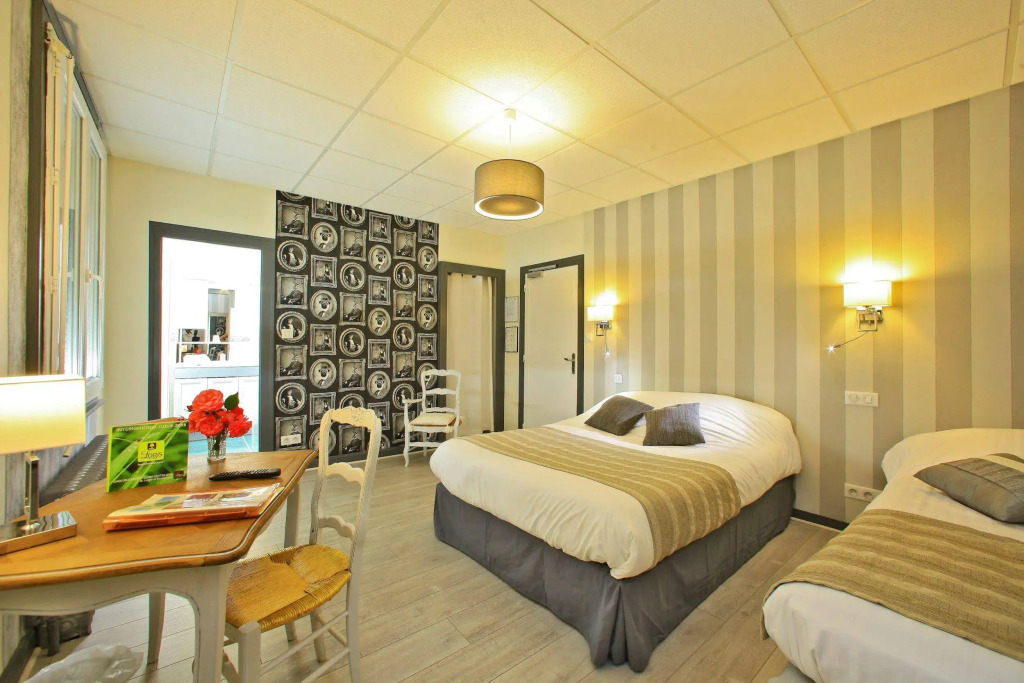Logis Hôtel-Restaurant Les Voyageurs