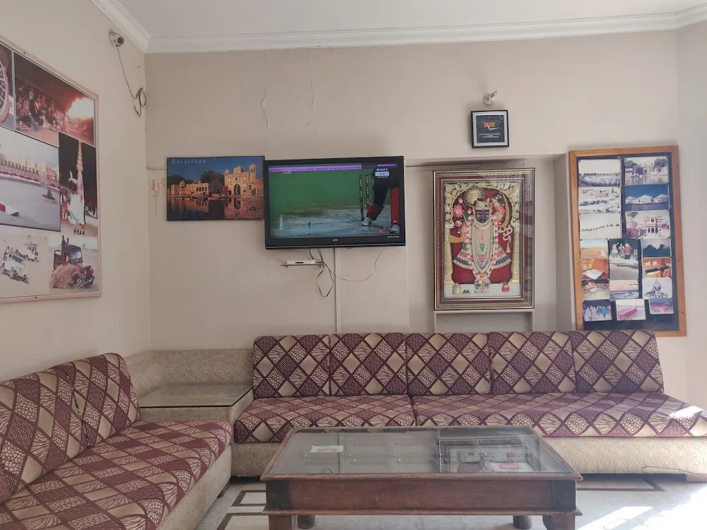 Hotel Leela Nikunj