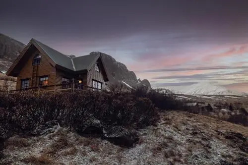 Vindheimar Cottage - Great View - Hot Tub
