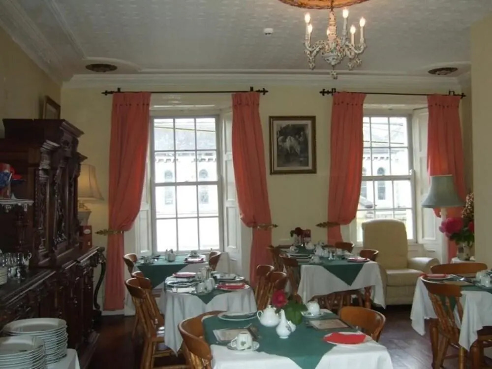 Fennessys Hotel
