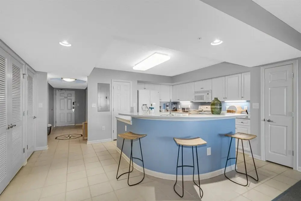 Yacht Club Villas #2-902