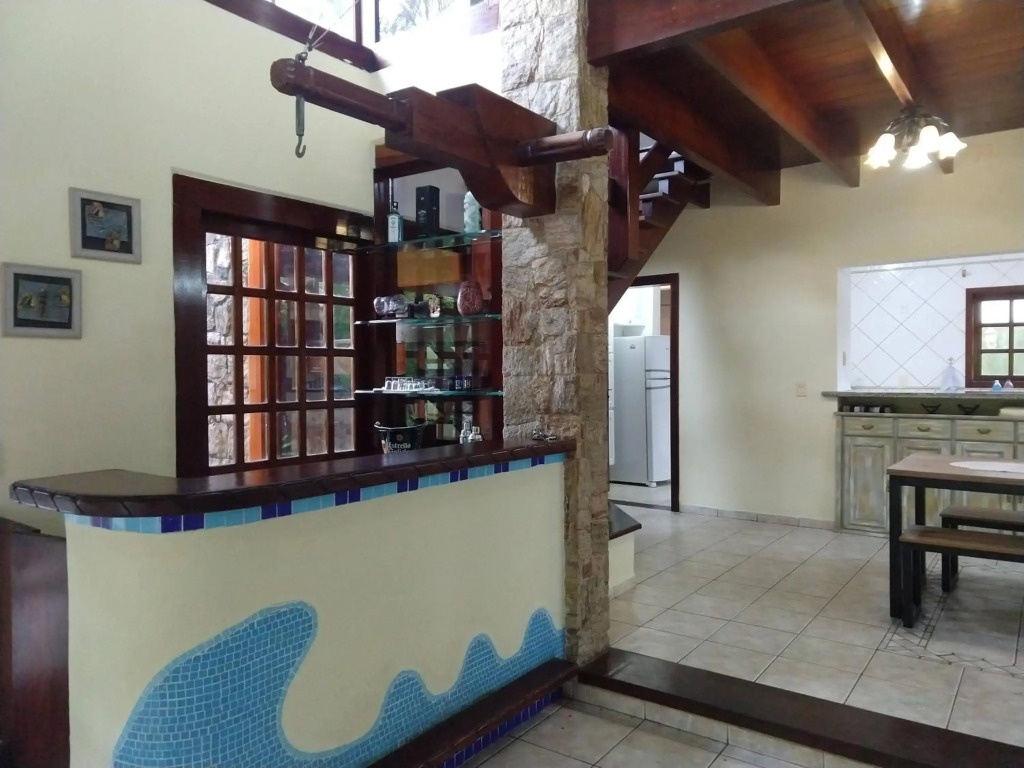 Casa 5 suítes com piscina e churrasqueira