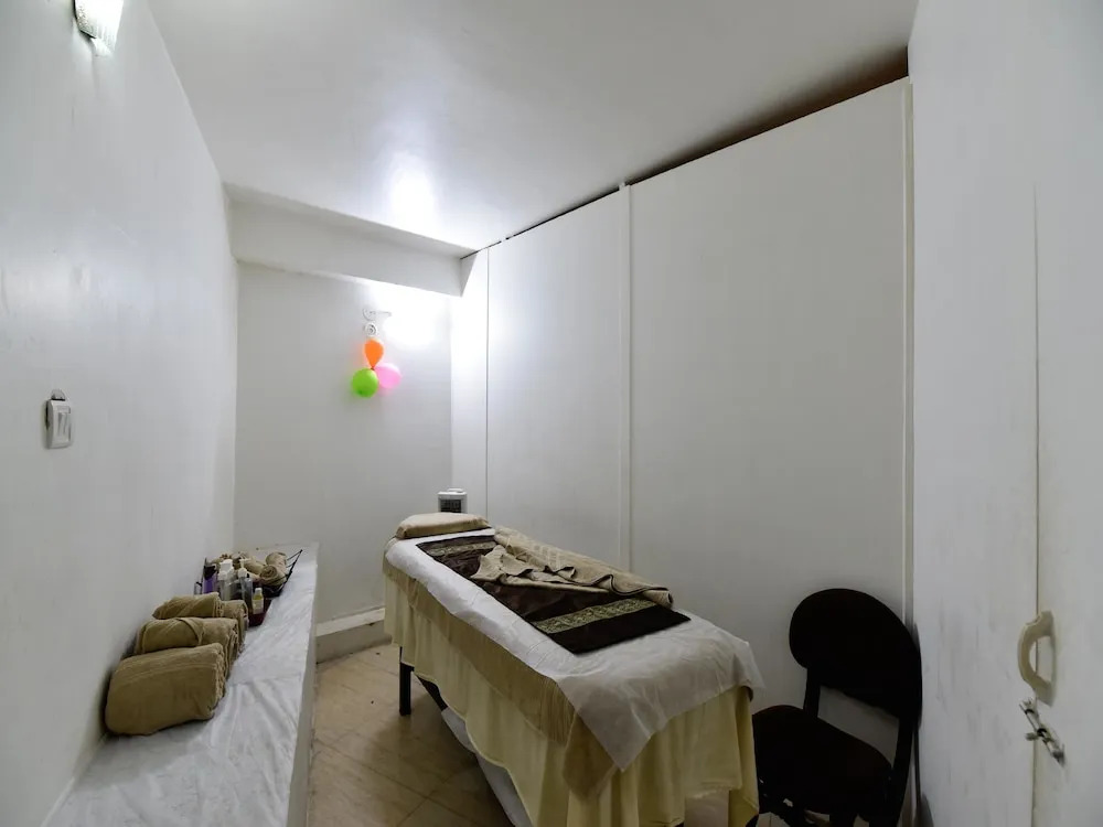 OYO 1492 Hotel Broadway Inn