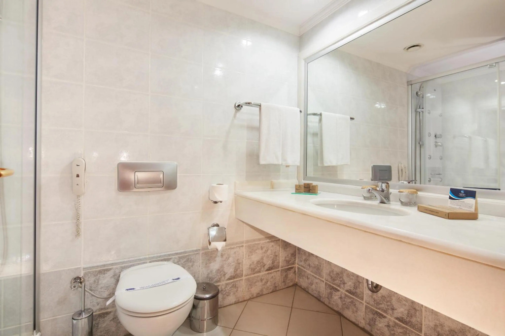 Sunrise Queen Luxury Hotel