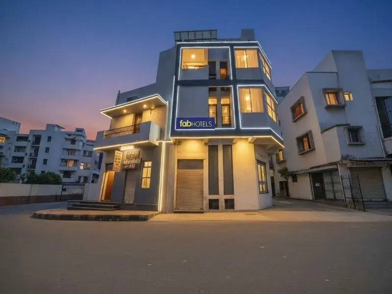 FabHotel SK - Nr Rajkot Municipal Corporation, Central Zone 120M