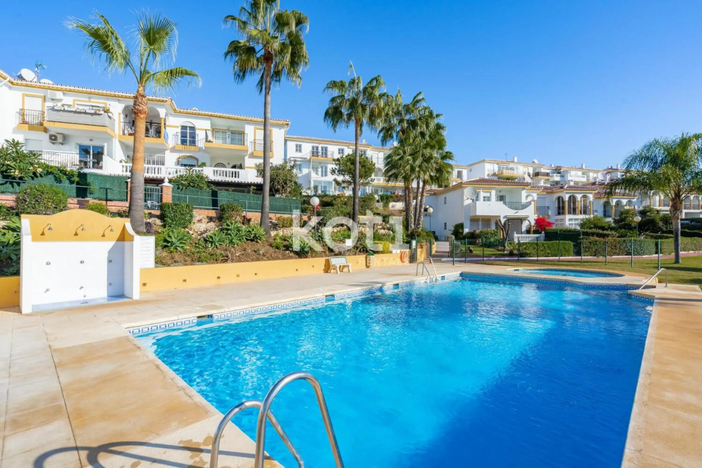 Lovely Loft with swimming pool and sea views Koti Rentals