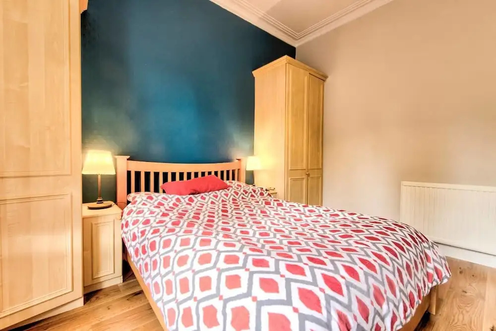 Bright and Airy Apartment in Canonmills