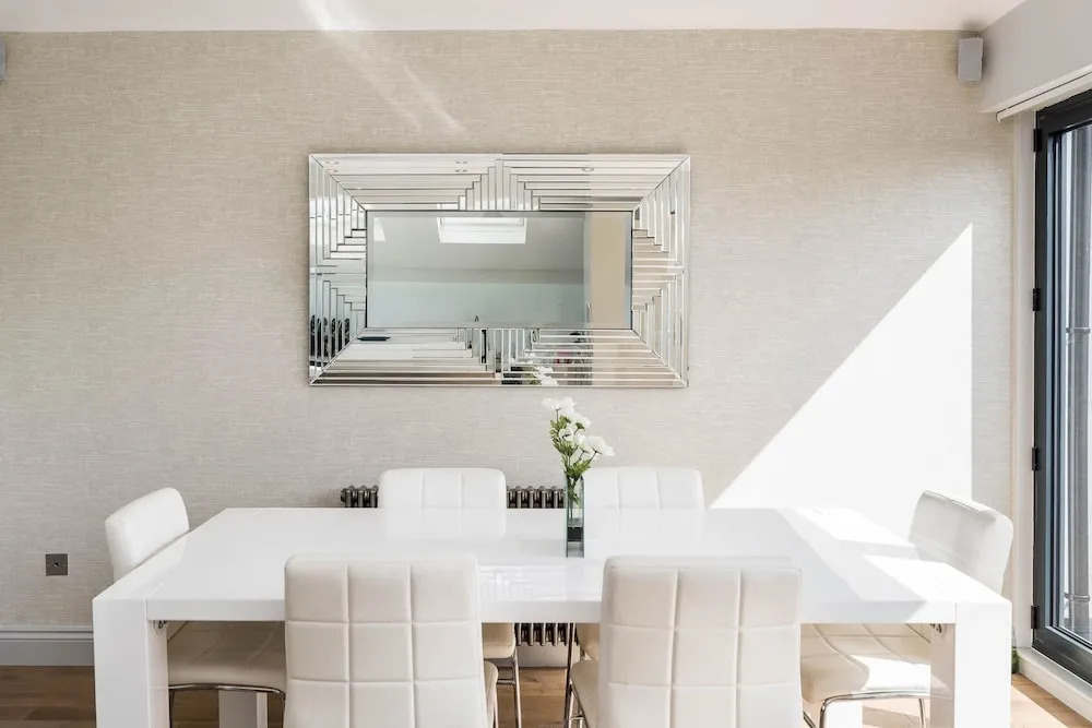Spectacularly Stylish 2 Bed Flat Heart of Fulham