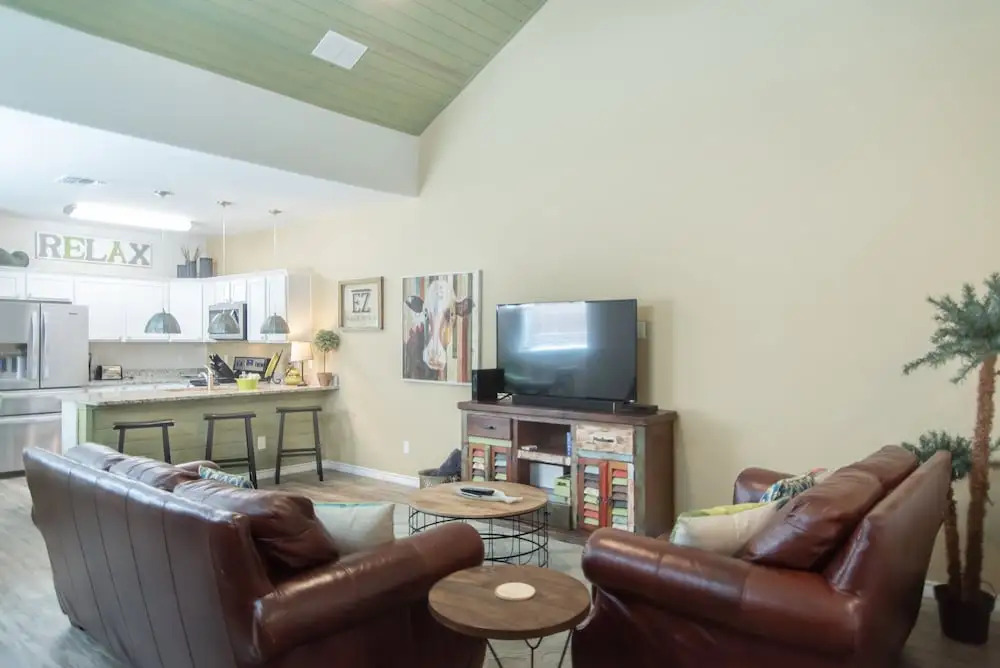 Breezy Beach House 3 Bedrooms 2.5 Bathrooms Condo