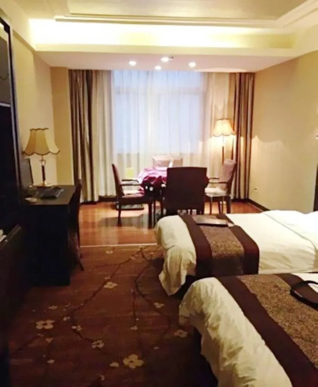 Shidai Wangchao Hotel(咸阳时代王朝大酒店（咸阳湖福园巷子店）)