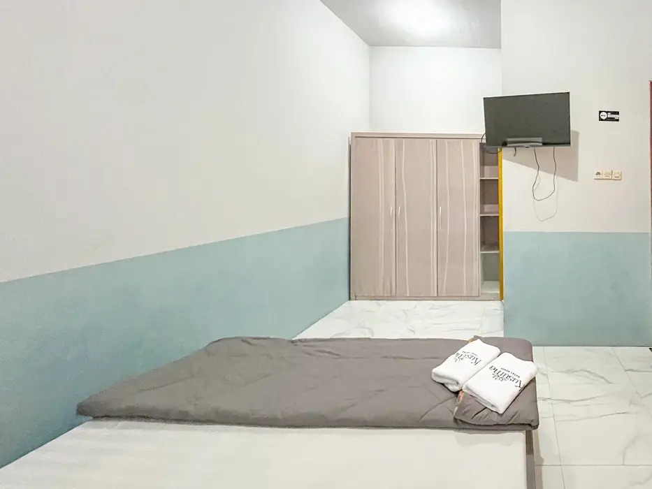 Kusuma Guest House Jombang RedPartner near Station Jombang
