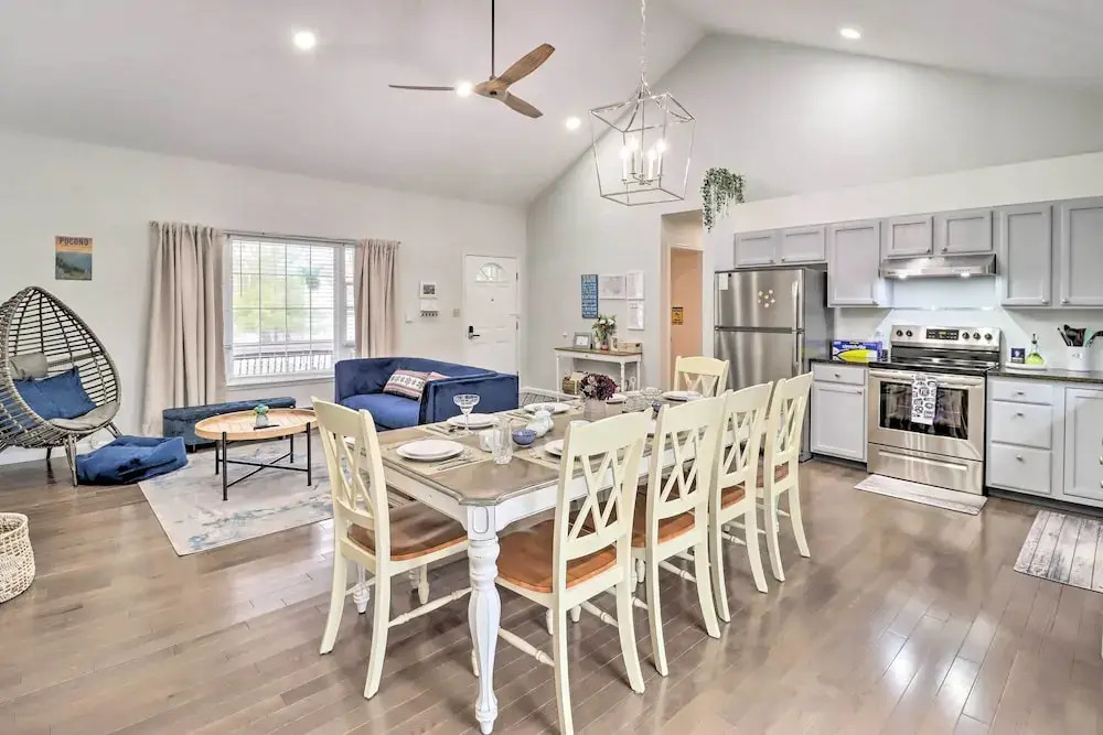 Gas Grill, Lake Access: Scenic Poconos Retreat