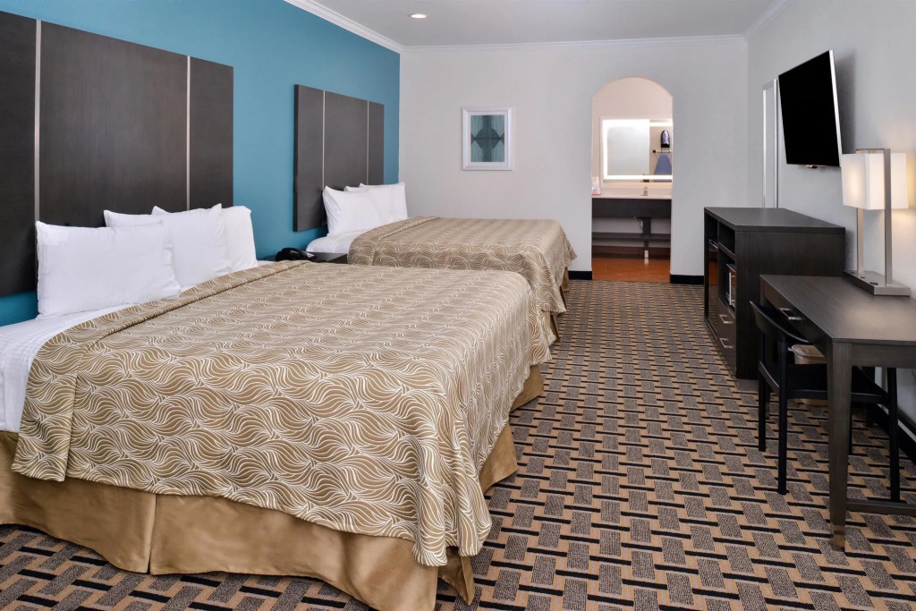 Regency Inn & Suites- NW Houston