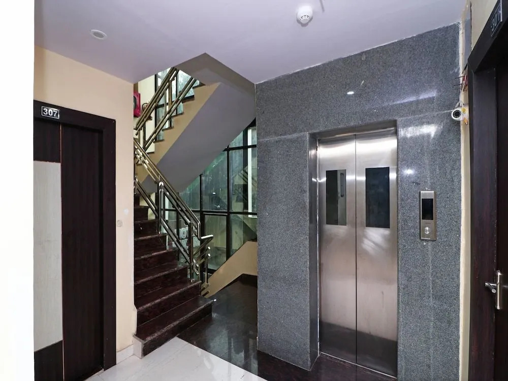 OYO 15169 Hotel Rk Inn