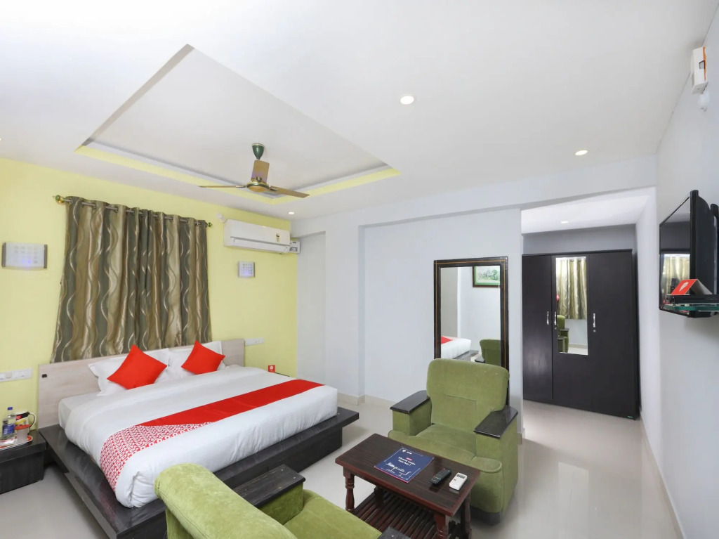 OYO 12765 Hotel Golden Rooms