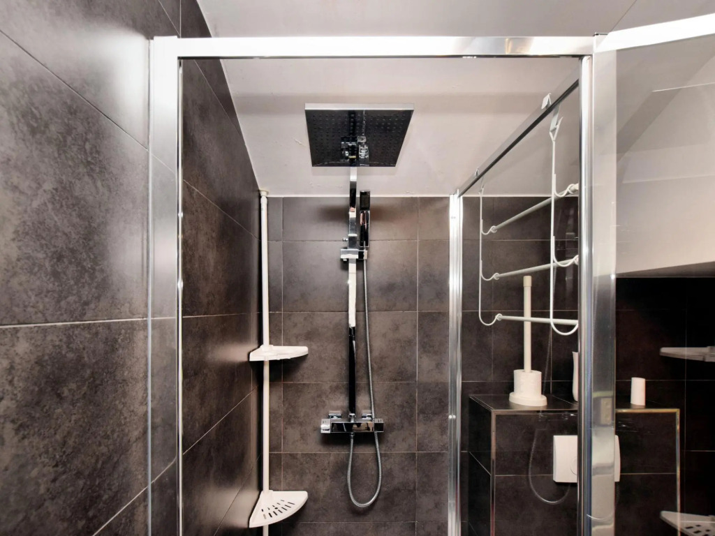 Luxury holiday home in Érezée with bubble bath and sauna