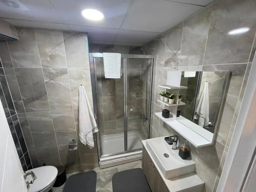 1-bedroom, nearby services, park, free wifi, free parking - AE4